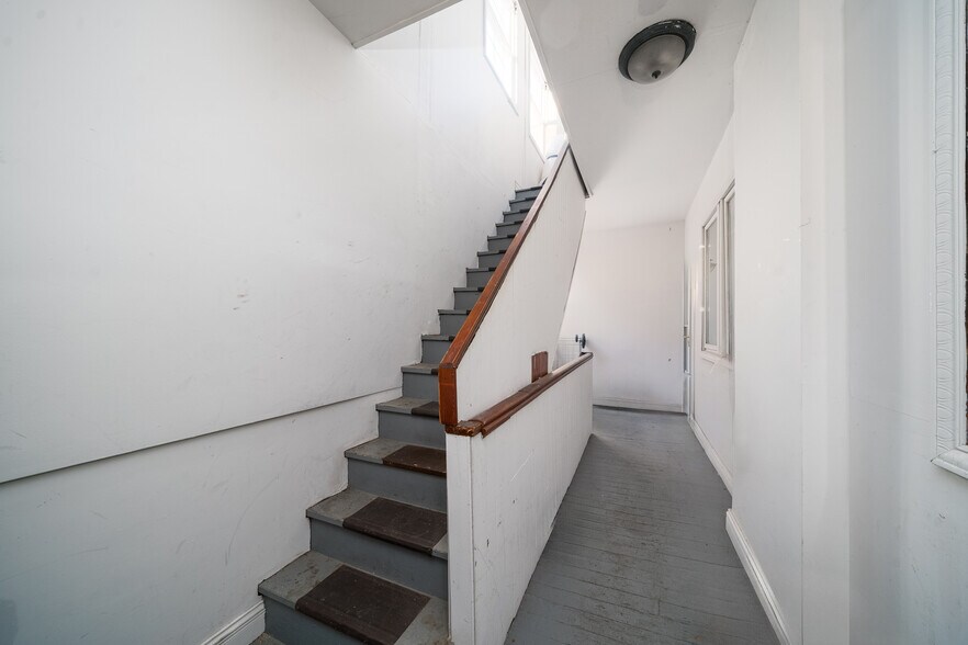 More Photos Of 103-105 Devon St, Kearny Apartments For Sale