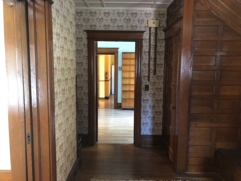 More Photos Of 109 Church St, Palmyra Religious Facility For Sale