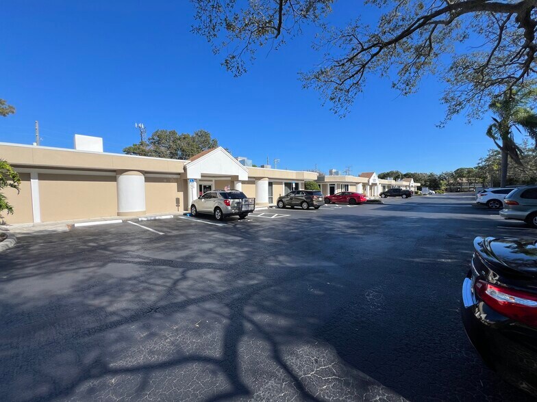 More Photos Of 13787 Belcher Rd, Largo Medical For Lease