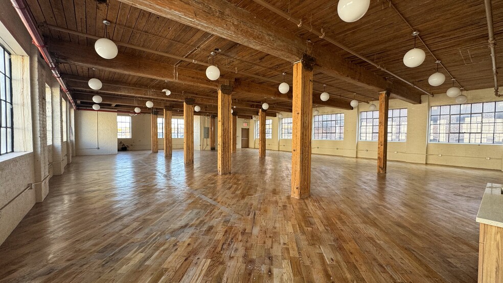 Primary Photo Of 32 Bridge St, Brooklyn Office For Lease