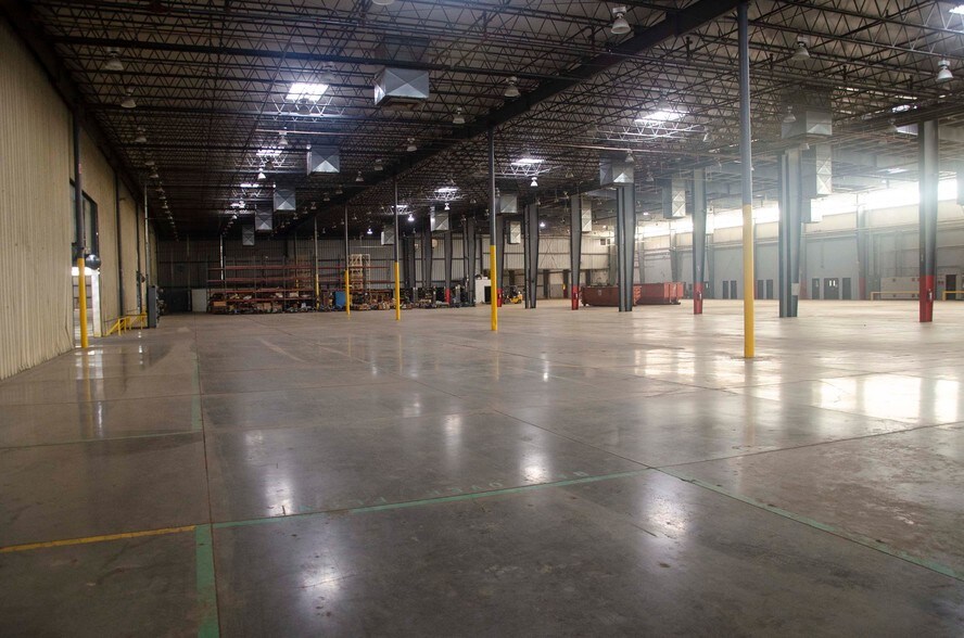 More Photos Of 4200 N Industrial Blvd, Kingman Distribution For Lease