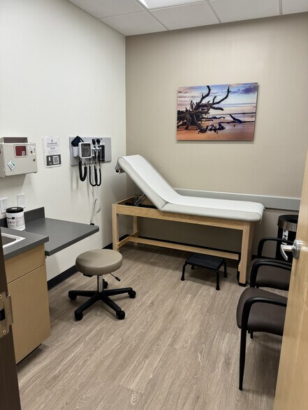 More Photos Of 19580 Cochran Blvd, Port Charlotte Freestanding For Lease