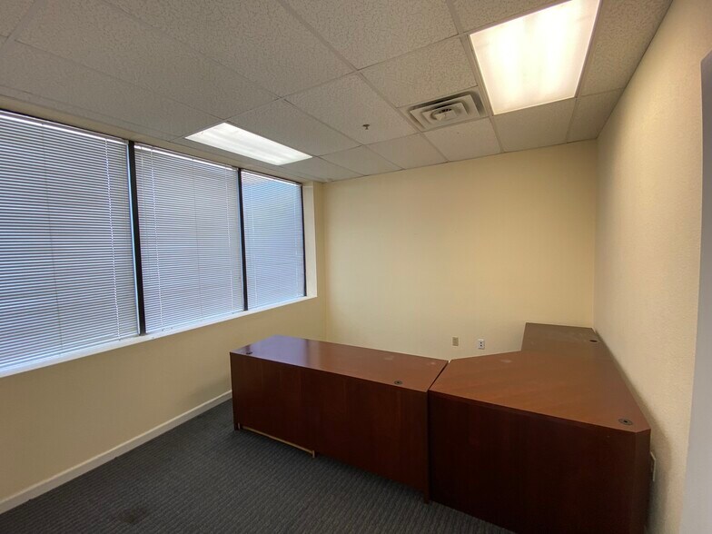 More Photos Of 2430 W Main St, Grand Prairie Warehouse For Lease