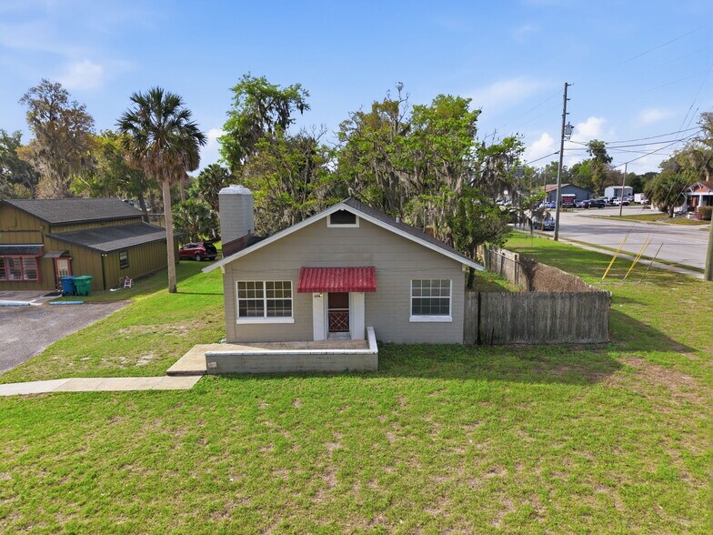 More Photos Of 1030 Camphor Ln, Deland General Retail For Sale