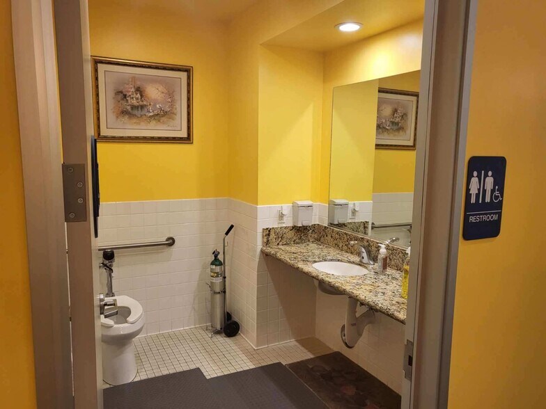 More Photos Of 9900 Stockdale Hwy, Bakersfield Medical For Sale