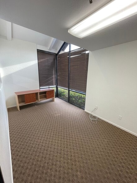 More Photos Of 245 Fischer Ave, Costa Mesa Light Manufacturing For Lease