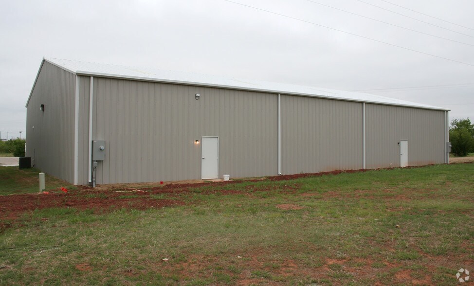 More Photos Of 8060 N Glade Rd, Oklahoma City Manufacturing For Lease