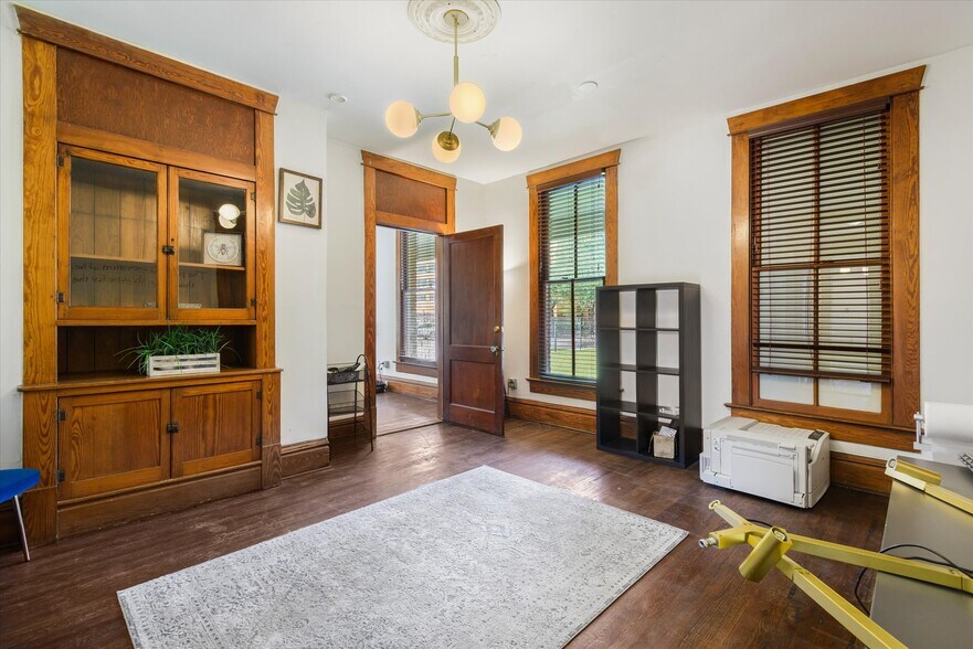 More Photos Of 119 E 20th St, Houston Office Residential For Sale