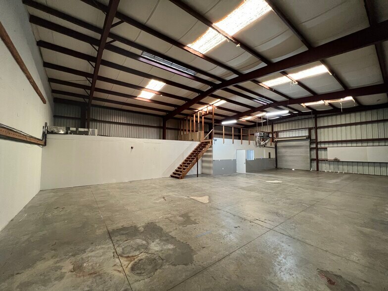 More Photos Of 6247-6251 Colan Pl, Sarasota Warehouse For Lease