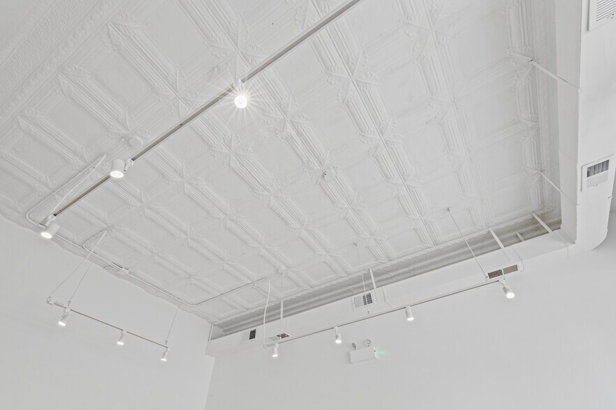 More Photos Of 1601-1613 E 53rd St, Chicago Storefront For Lease