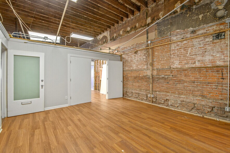 More Photos Of 321 Main Ave, De Pere Storefront Retail Office For Sale