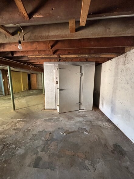 More Photos Of 82 Railroad St, Great Barrington Flex For Sale