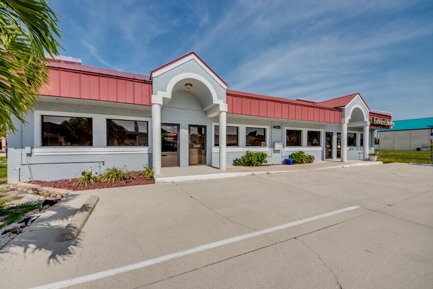 More Photos Of 4426 SE 16th Pl, Cape Coral Office For Lease
