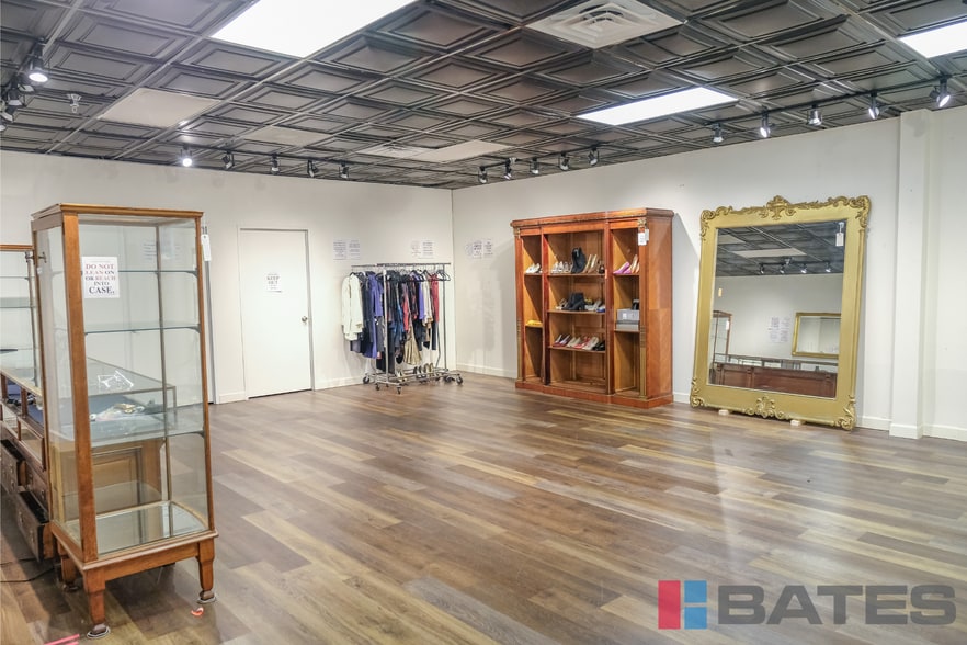 More Photos Of 9203 Diplomacy Row, Dallas Distribution For Lease