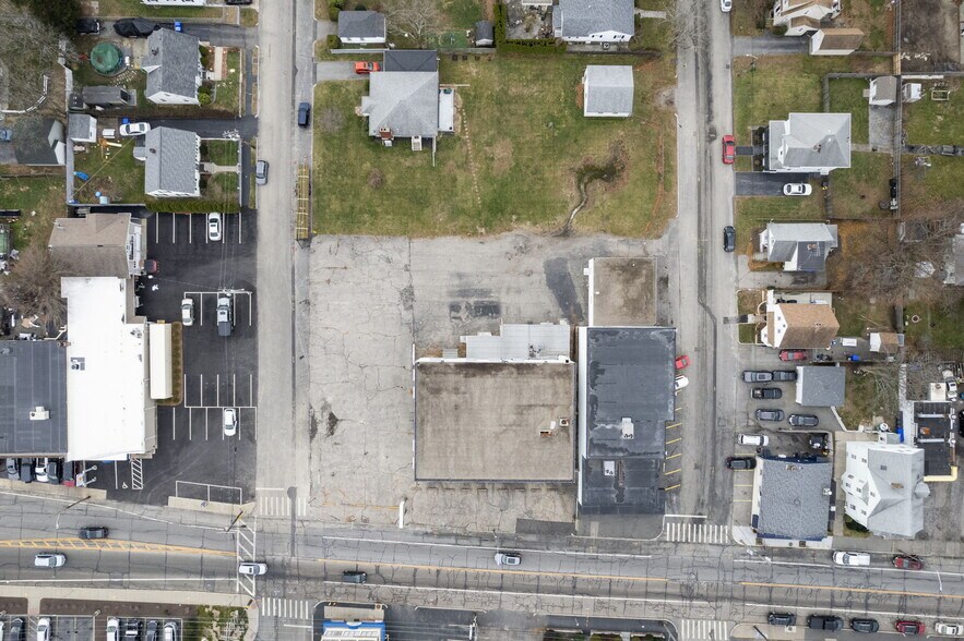 More Photos Of 585 Warren Ave, East Providence Storefront Retail Office For Sale