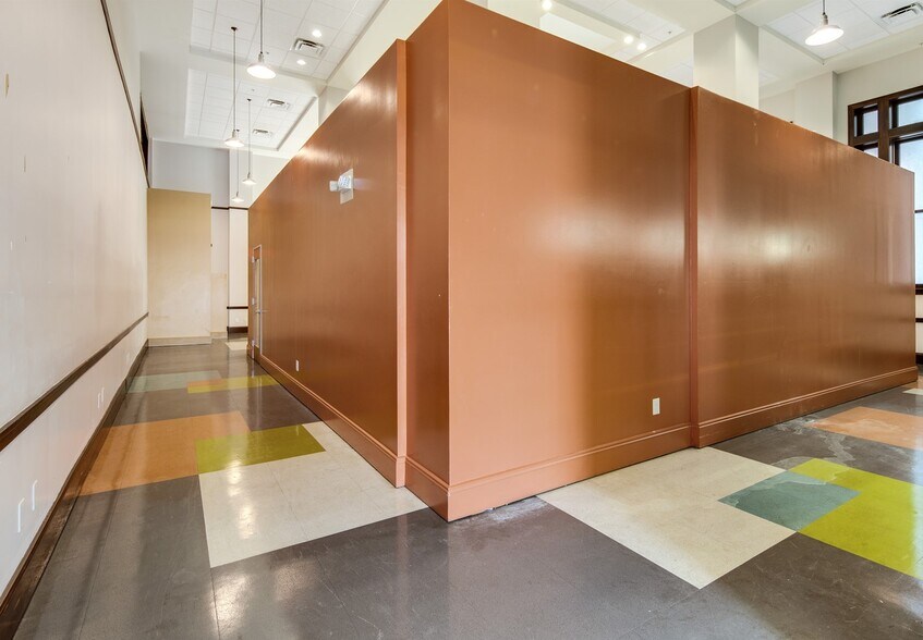 More Photos Of 62 N Main St, Memphis Apartments For Lease