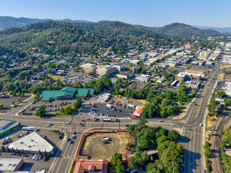 More Photos Of 328 NE Winchester St, Roseburg Land For Sale