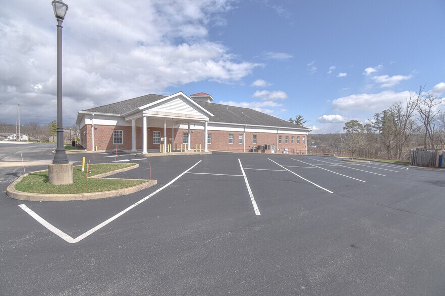 More Photos Of 3848 Medina Rd, Medina Office For Lease