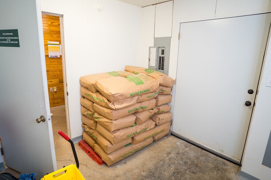 More Photos Of 13637 US Highway 287 N, Grapeland Food Processing For Sale