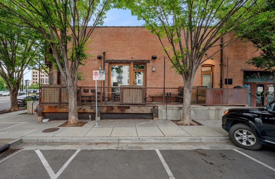 More Photos Of 235 S 400 W, Salt Lake City General Retail For Lease