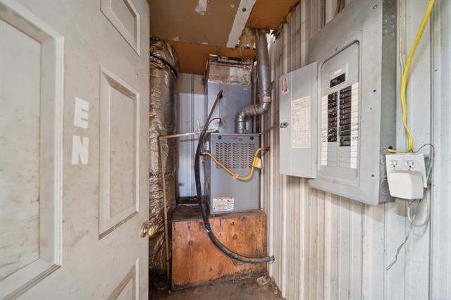 More Photos Of 104 N Lombard Ln, Skiatook Flex For Sale