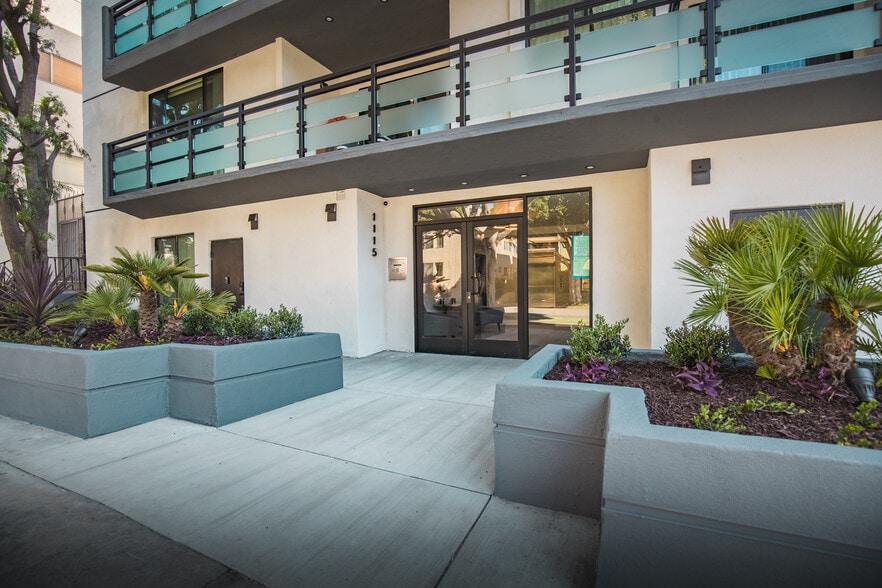Primary Photo Of 1115 14th St, Santa Monica Apartments For Sale