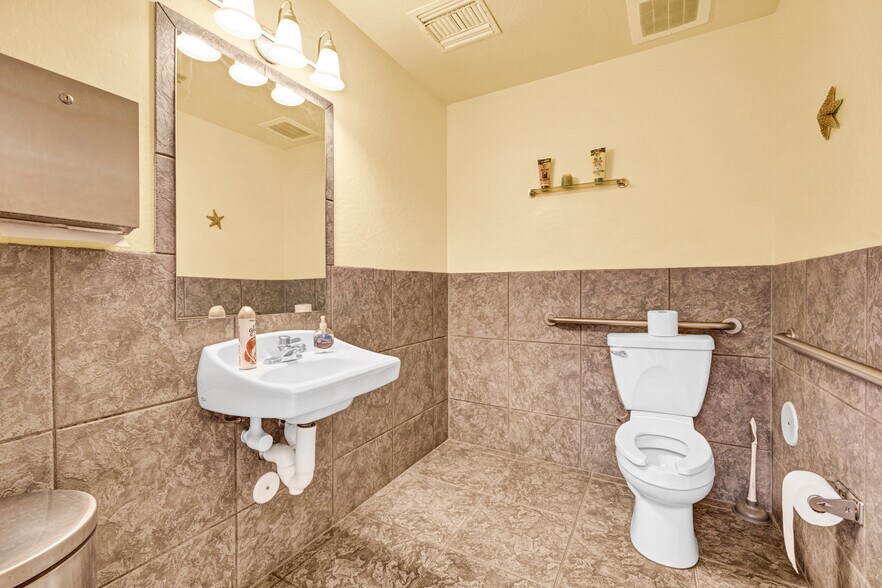 More Photos Of 15276 W Brookside Ln, Surprise Medical For Lease