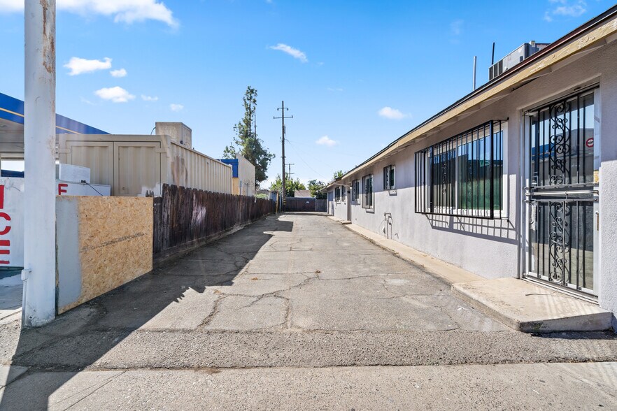 More Photos Of 4584 E Tulare Ave, Fresno Storefront Retail Residential For Sale