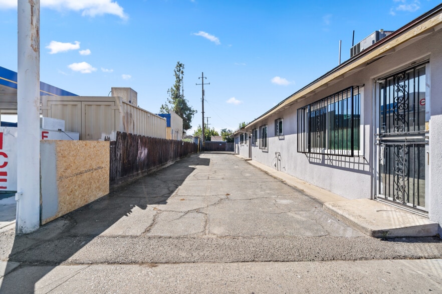 More Photos Of 4584 E Tulare Ave, Fresno Storefront Retail Residential For Sale