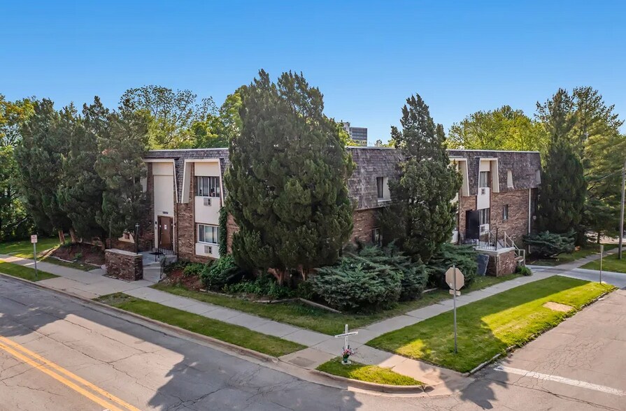 Primary Photo Of 805 N Court St, Rockford Apartments For Sale