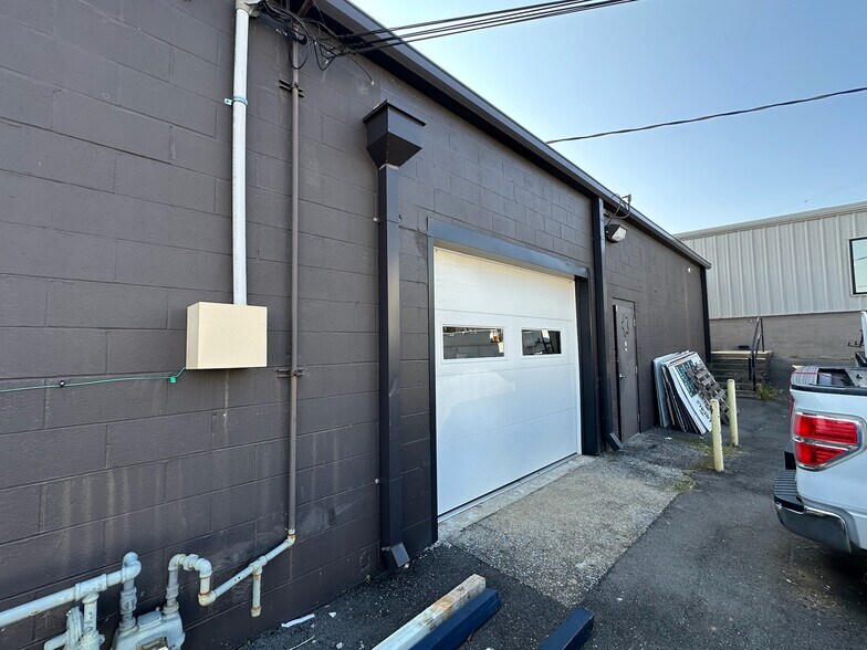 More Photos Of 919-921 8th Ave S, Nashville General Retail For Lease
