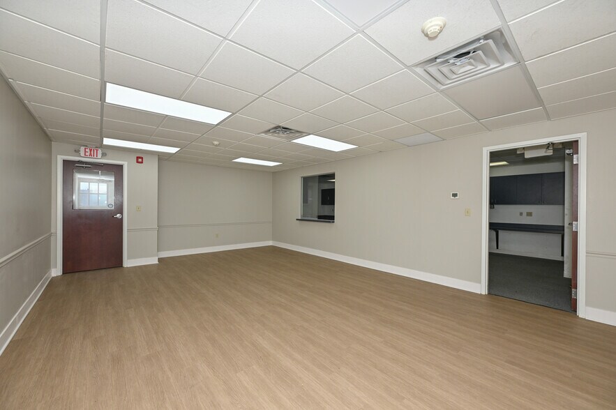 More Photos Of 6555 Wilson Mills Rd, Mayfield Village Unknown For Lease