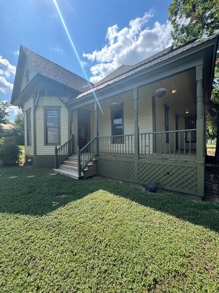 More Photos Of 612 S Rogers St, Waxahachie Office For Sale