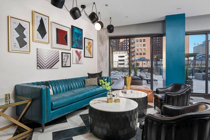 More Photos Of 2 E 8th St, Chicago Apartments For Lease