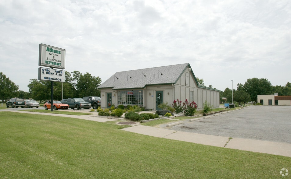 More Photos Of 7700 NW 23rd St, Bethany Restaurant For Lease