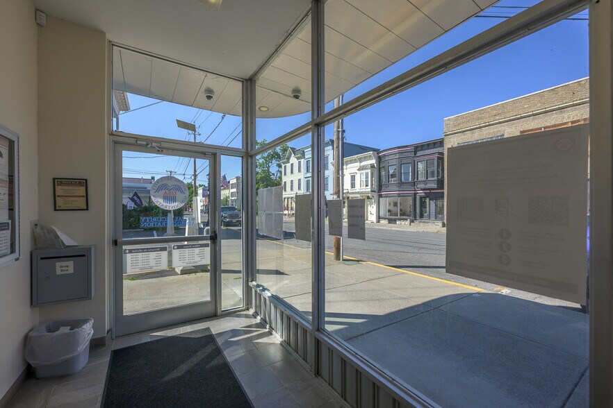 More Photos Of 749 Warren St, Hudson Flex For Sale
