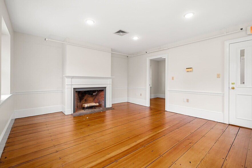 More Photos Of 160 Sylvan St, Danvers Office For Sale