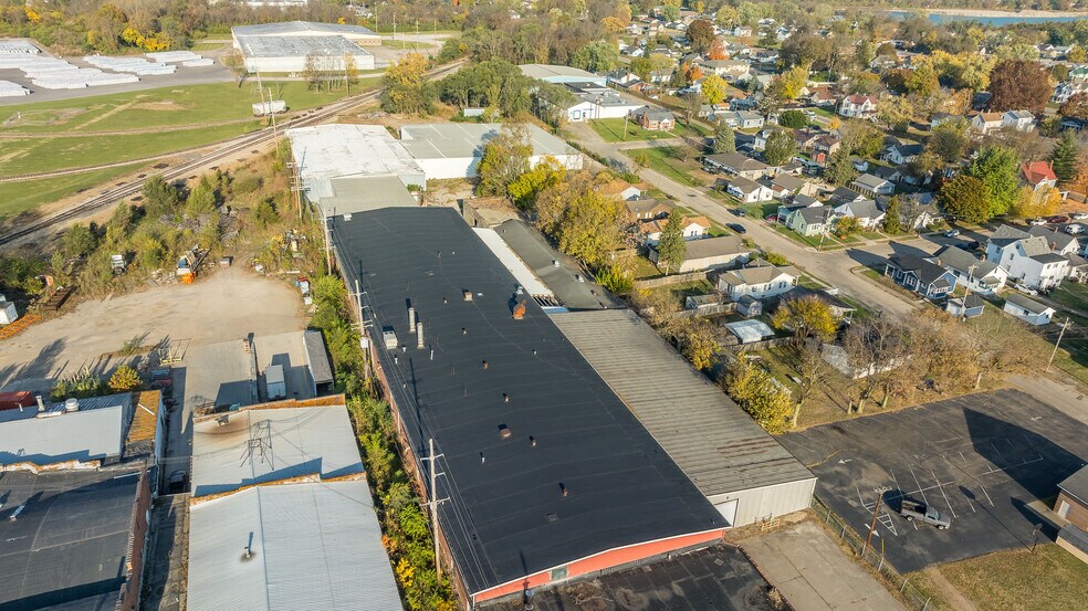 More Photos Of 413 Oxford Rd, Franklin Manufacturing For Sale