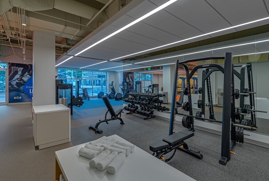 More Photos Of 919 Milam St, Houston Office For Sale