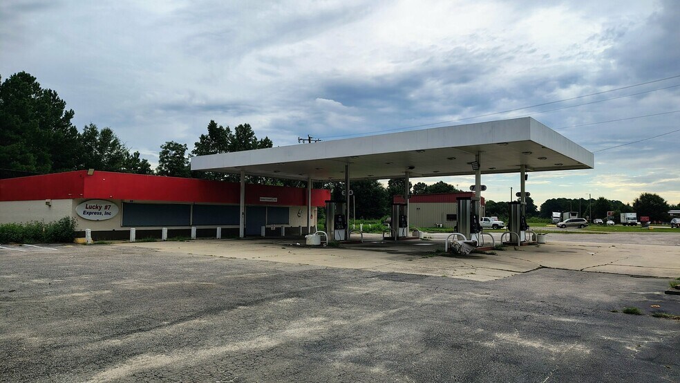 More Photos Of 526 Aberdeen Rd, Raeford Service Station For Sale