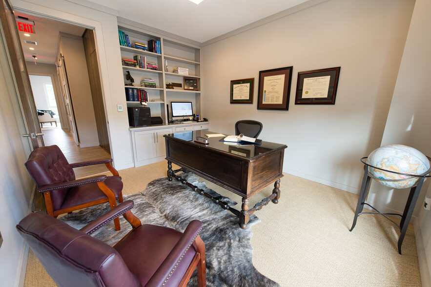More Photos Of 245 Seven Farms Dr, Daniel Island Office For Lease