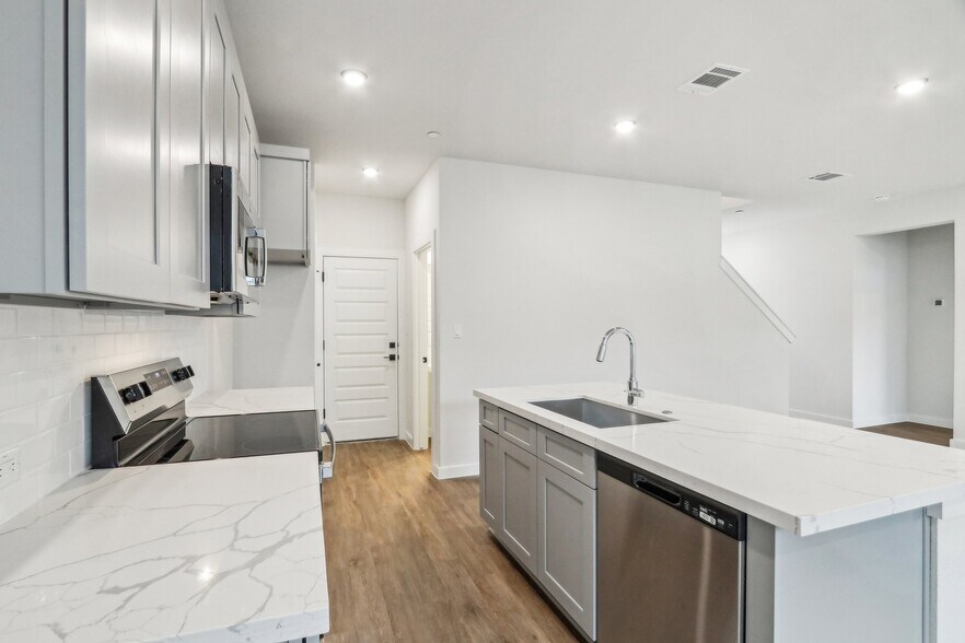 More Photos Of 2600 Gattis School Rd, Round Rock Multifamily For Sale