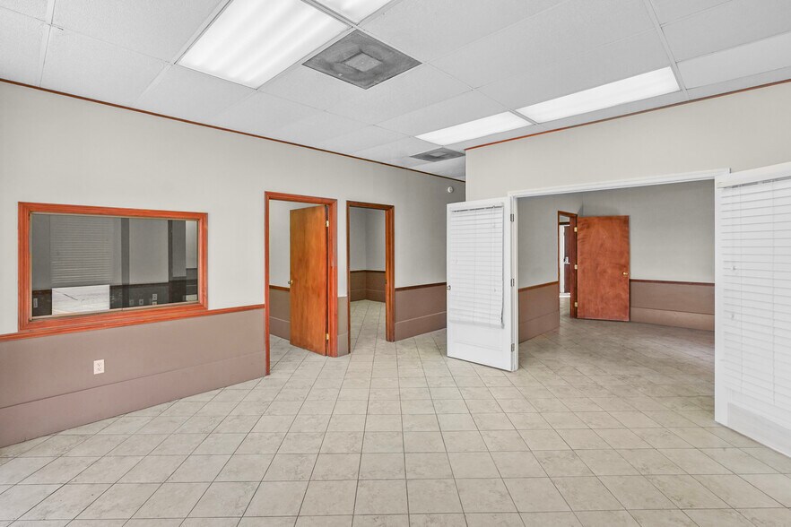 More Photos Of 421 W Tunnel Blvd, Houma Storefront For Sale
