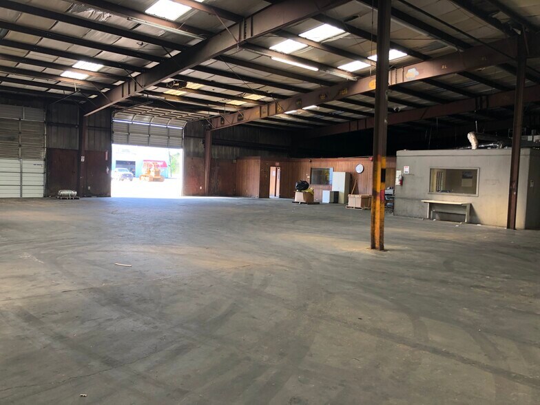More Photos Of 246-248 N Pearson Rd, Jackson Warehouse For Lease