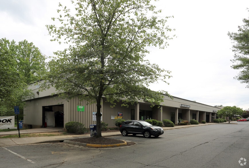 More Photos Of 5609 Sandy Lewis Dr, Fairfax Flex For Lease