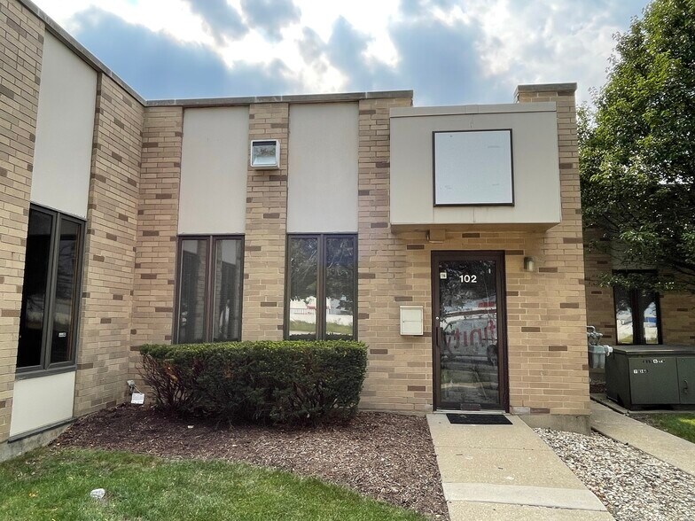 More Photos Of 1881 Commerce Dr, Elk Grove Village Office For Sale