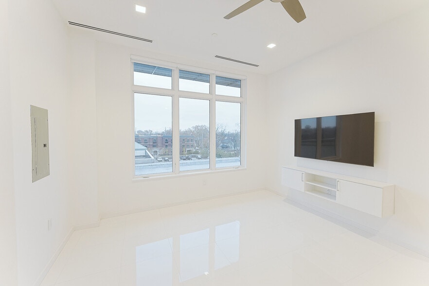 More Photos Of 400 S Old Woodward Ave, Birmingham Apartments For Sale