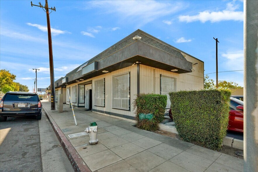 More Photos Of 3298 E McKinley Ave, Fresno Freestanding For Lease