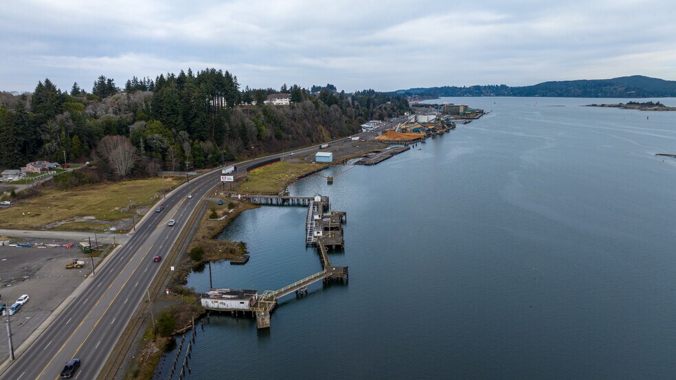 More Photos Of 2250 N Bayshore Dr, Coos Bay Marina For Sale