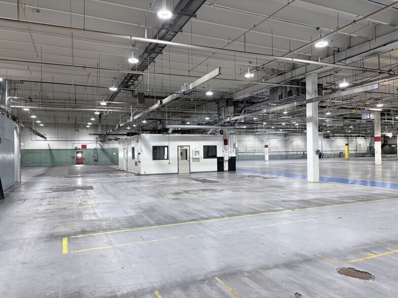 More Photos Of 14900 Technology Dr, Eden Prairie Manufacturing For Sale